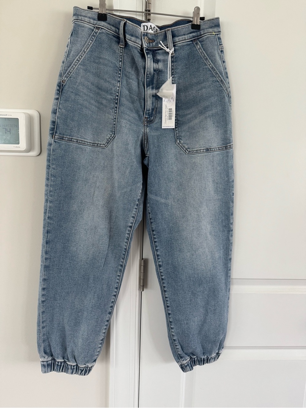 Relaxed Light Blue Women’s Denim Jeans - Casual Comfort Size 31